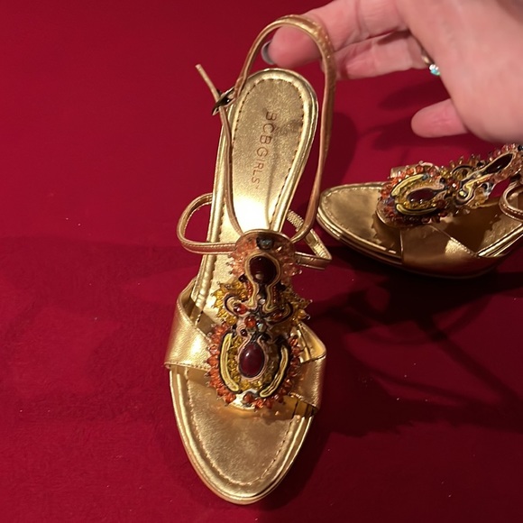 Shoes - Picture 2 of 4